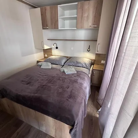 Apartamento Mobile Homes With Pool -