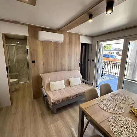 Mobile Homes With Pool - شقة