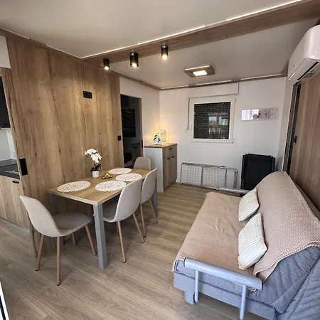 Mobile Homes With Pool - شقة بريفلاكا