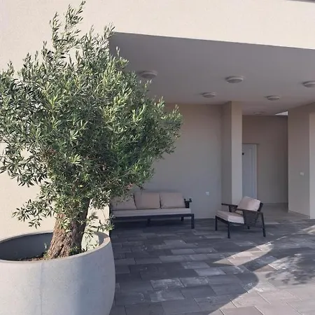 Mobile Homes With Pool - * بريفلاكا