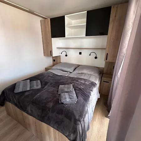 Apartamento Mobile Homes With Pool - *